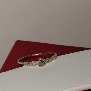 Elegant Gold and Green Stone Ring